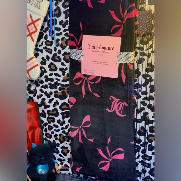 JUICY COUTURE HOME LARGE PLUSH PRINTED THROW - Picture 9 of 9